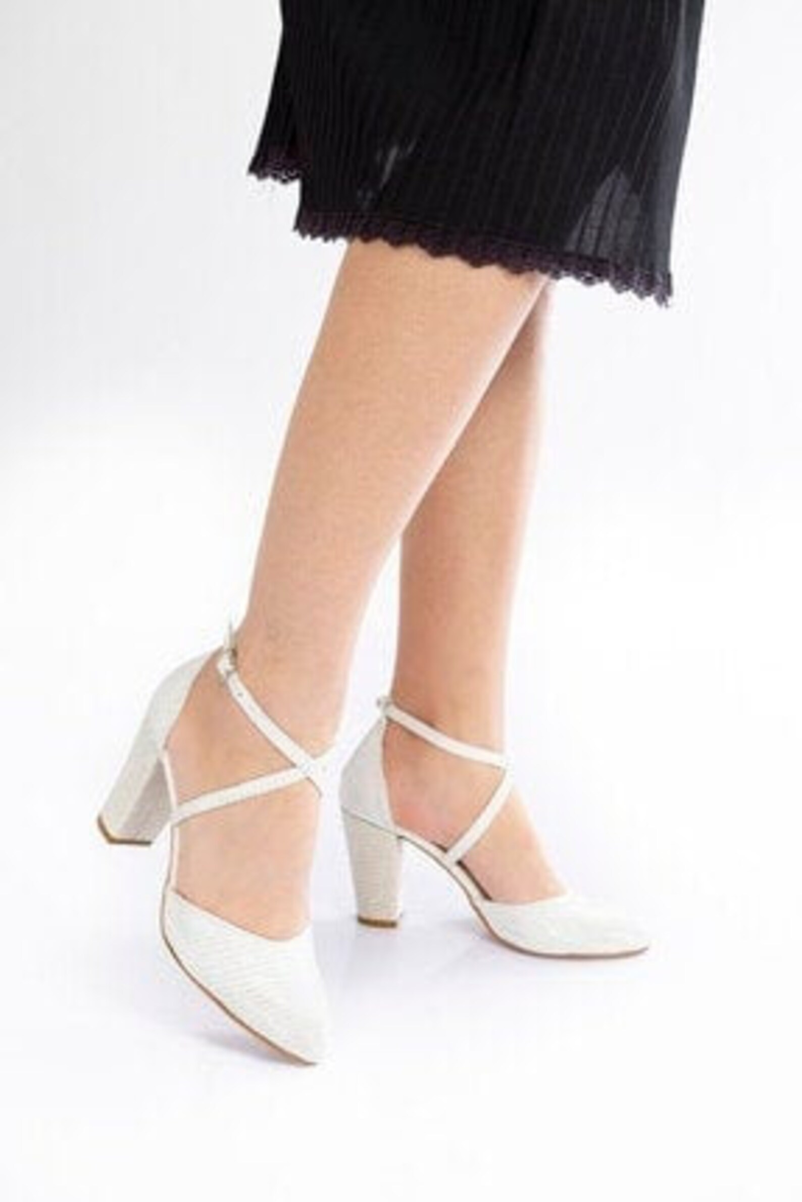 middle strap heels