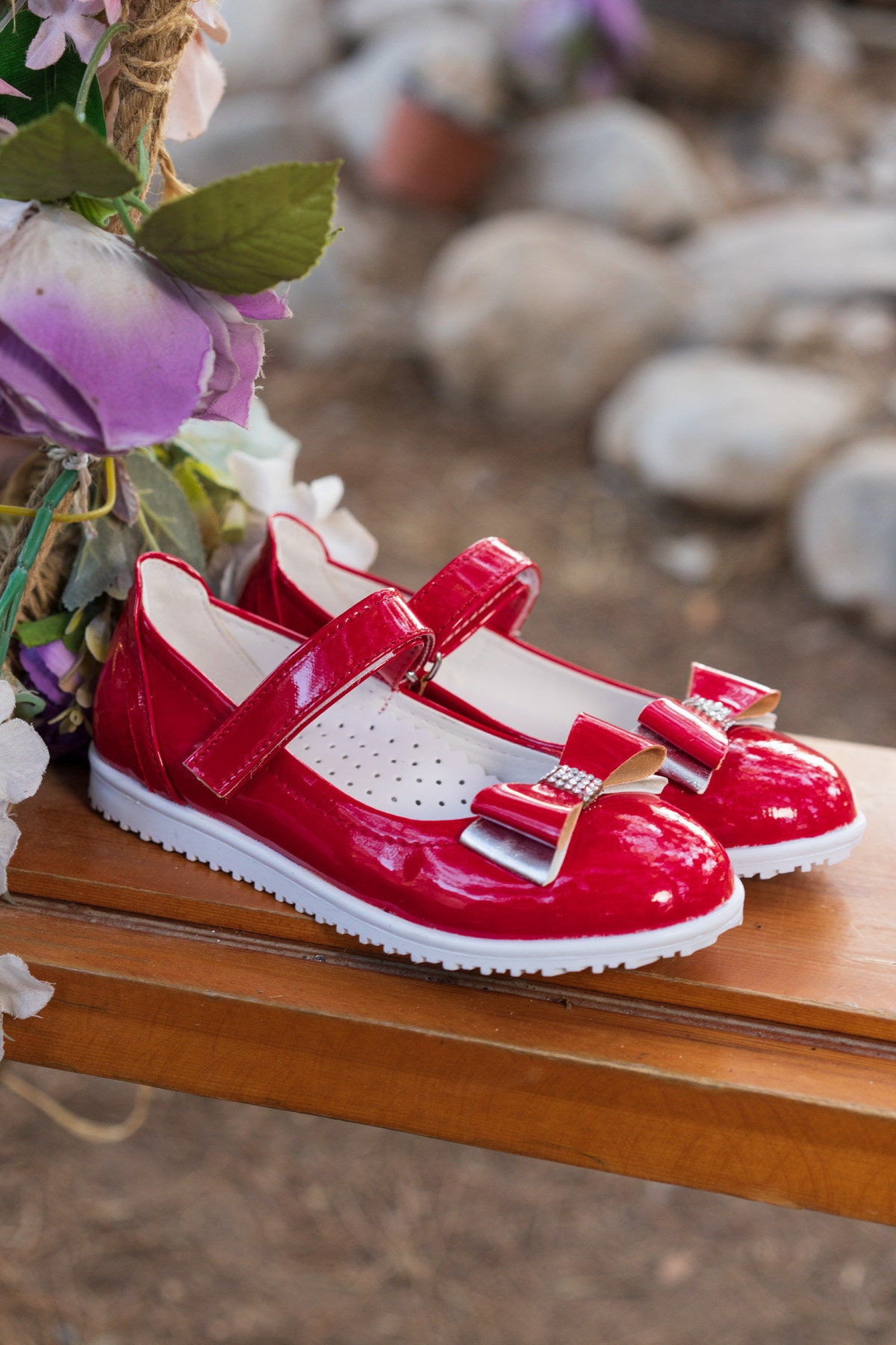 Girls patent online leather mary janes
