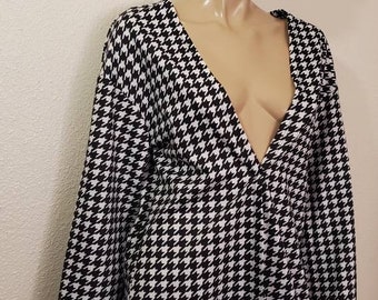 Hounds tooth lightweight black and white fashion coat.