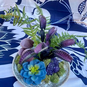 Venus fly trap Halloween vignette