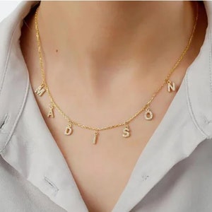 Collar de letras • Collar de nombre • Perfecto para su look minimalista • Regalos para mamá • regalo para ella