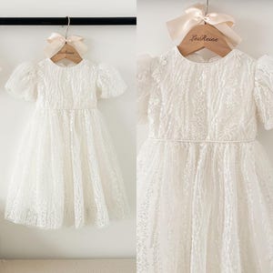 Robe de baptême courte en dentelle avec perles, tenue de baptême, robe de baptême, robe de bébé fille, robe de fille de fleur