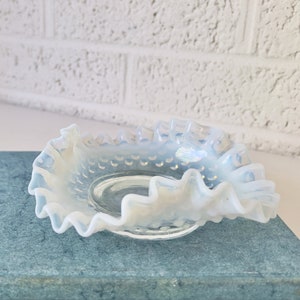 Vintage weiße opalisierende Mondstein Schale | Glas Schmuckschale | 15cm