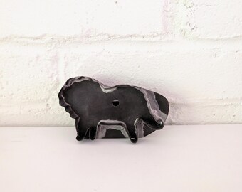 Cortador de galletas antiguo de parte trasera plana / León de metal soldado