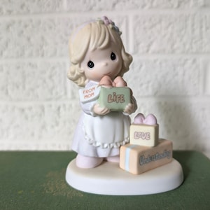 Precious Moments Figurine &quot;Mom, You&#39;ve Given Me So Much&quot; 1998 Enesco