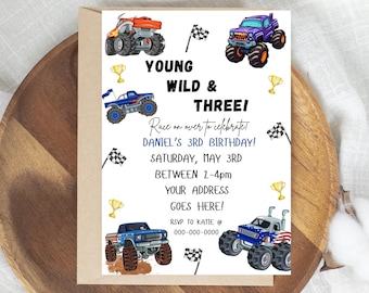 Könnte beinhalten: Eine Geburtstagseinladung mit Monstertruck-Motiv. Die Einladung ist mit Monstertrucks, karierten Flaggen und Pokalen verziert. Der Text auf der Einladung lautet "Young Wild & Three!" und "Race on over to celebrate Daniel's 3rd Birthday! Saturday, May 3rd Between 2-4pm Your address goes here! RSVP to Katie 000-000-0000".