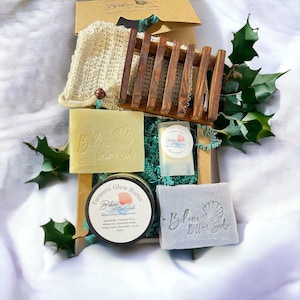 Soap Gift Set- Bath Body Gift Set- Handmade Soap Gift Set- Holiday Gift Set-Gift For Her/ Soap Bars, Soap Dish, Soap Saver Bag, Lotion bar,