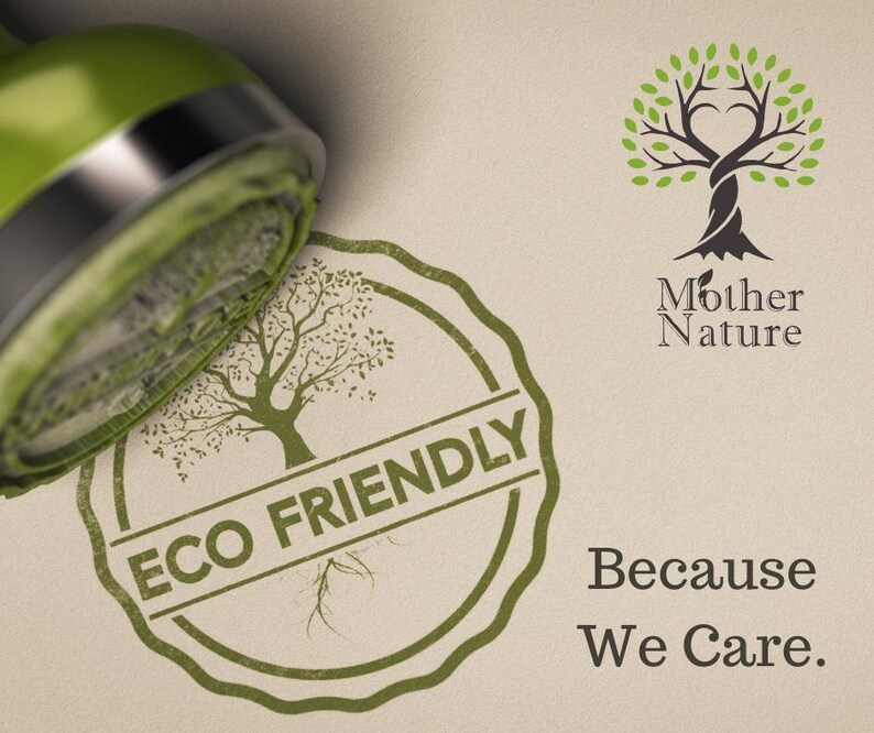 K&ouml;nnte beinhalten: Ein gr&uuml;ner Gummistempel mit den Worten "Eco Friendly" in einem Kreis um einen stilisierten Baum mit Wurzeln. Der Stempel wird auf einen braunen Papierhintergrund mit dem Text "Mother Nature" und "Because We Care." gedr&uuml;ckt.