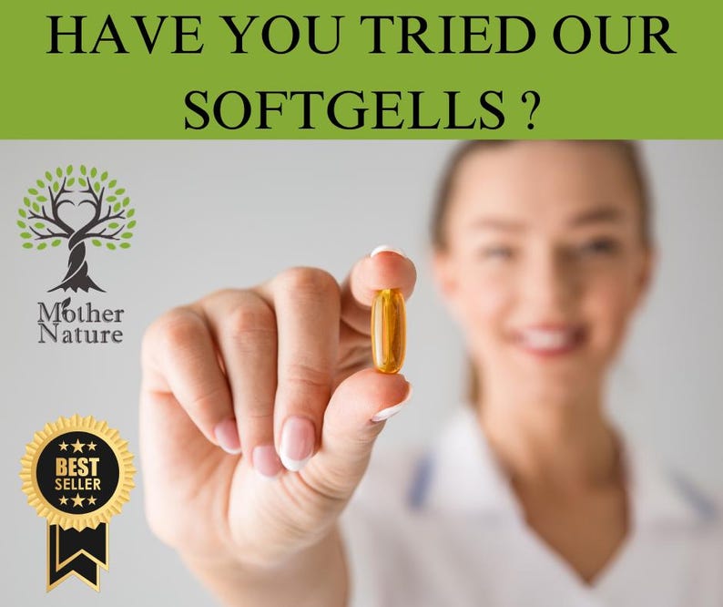 K&ouml;nnte beinhalten: Eine Frau h&auml;lt eine gelbe Weichkapsel in ihrer Hand. Der Text "Haben Sie unsere Softgels schon probiert?" befindet sich oben im Bild. Der Text "Mother Nature" befindet sich unter einem Baum mit einem Herzen in der Mitte. Ein goldener Stern mit dem Text "Bestseller" befindet sich unten links.