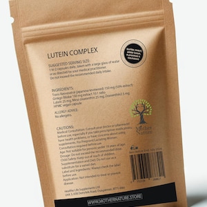 K&ouml;nnte beinhalten: Braune Papiert&uuml;te mit einem wei&szlig;en Etikett, auf dem "Lutein Complex" steht. Das Etikett listet die Inhaltsstoffe, die empfohlene Verzehrmenge, Vorsichtsma&szlig;nahmen und Allergiehinweise auf. Die T&uuml;te tr&auml;gt au&szlig;erdem das Logo "Mother Nature" und ein "Mindestens haltbar bis" Datum.
