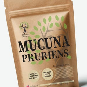 以下が含まれることがあります： Mucuna Pruriensとラベル付けされた食品サプリメントが入った茶色のクラフト紙ポーチ。パッケージには木のグラフィック、Mother Natureというテキスト、No Fillers、No Binders、High Quality、Best Value、Easy To Swallowと書かれた円形のアイコンがデザインされています。