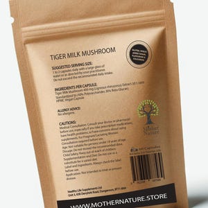 K&ouml;nnte beinhalten: Ein brauner Papierbeutel mit einem wei&szlig;en Etikett, auf dem "Tiger Milk Mushroom" steht. Das Etikett enth&auml;lt Informationen &uuml;ber das Produkt, wie z. B. die empfohlene Verzehrmenge, die Zutaten, Hinweise zu Allergien und Vorsichtsma&szlig;nahmen. Der Beutel hat auch ein kleines gr&uuml;nes Logo mit der Aufschrift "Mother Nature" und einen Barcode.