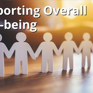 Puede incluir: Imagen de una mesa de madera con cinco figuras recortadas de papel blanco tomadas de la mano. El texto "Supporting Overall Well-being" est&aacute; en la parte superior. El logotipo de Mother Nature est&aacute; en la esquina inferior derecha.