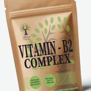 Puede incluir: Una bolsa marrón de suplemento alimenticio Vitamin B2 Complex. El paquete presenta el texto "VITAMIN - B2 COMPLEX" en letras negras grandes, con las palabras "Mother Nature" y "Food Supplement" también visibles. El paquete también indica "No Fillers, No Binders, High Quality" y "Best Value, Easy to Swallow".