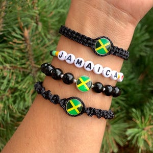 Pulsera con la bandera de Jamaica: macramé hecho a mano y cuentas, joyería del orgullo jamaiquino
