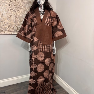 Nigerianska Bubu boubou Kaftan i Adire