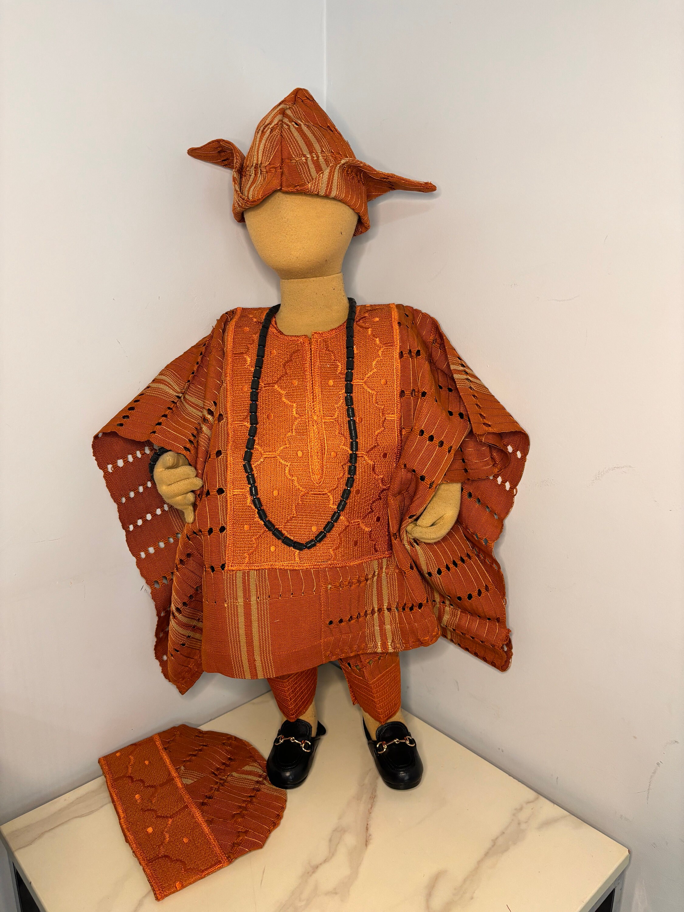 Traditional Korean Habit Traditionnel CorÃ©en Benin Coral Beads UK