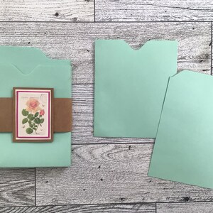 Cartão de arquivo com conjunto de bolso correspondente
