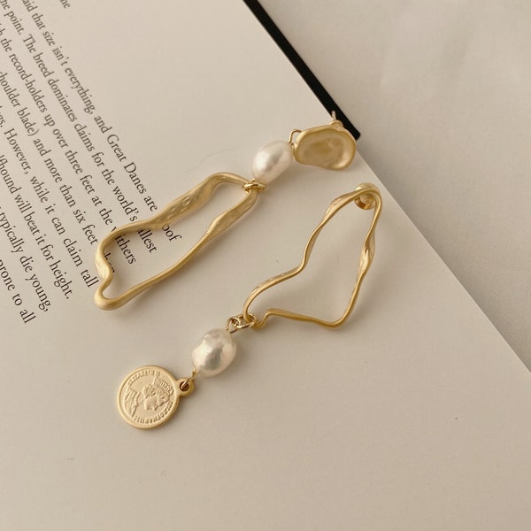 Asymmetric Pearl Earrings, pearl pendant earrings, pearl dangling earrings, pearl drop earrings