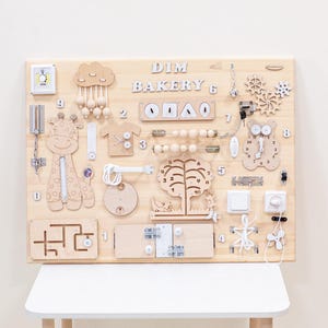 Fidget Board - Occupé - Tableau sensoriel fait main - Cadeau pour un enfant de 1 an - Jouet Montessori - Jouet d'apprentissage - Tableau d'activités en bois pour tout-petits