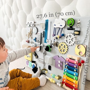 Fidget Board - Occupé - Tableau sensoriel fait main - Cadeau pour un enfant de 1 an - Jouet Montessori - Jouet d'apprentissage - Tableau d'activités en bois pour tout-petits