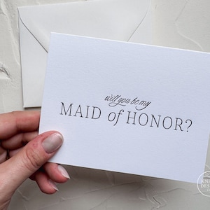 Serez-vous ma demoiselle d&#39;honneur - carte typographique avec enveloppe