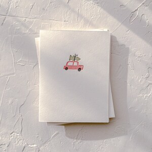 Carte pour les Fêtes Voiture avec arbre - Typographie minimaliste