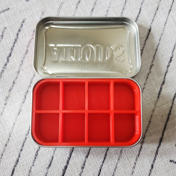 3D Printed Organizer for Altoid Tin Portable Storage With 8 Compartments 