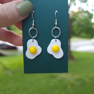 2pc Small Fried Egg 3D Earrings, Lightweight Earrings, Cute Dangle Earrings, Novelty Gifts, Quirky Earrings