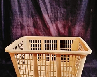 Rubbermaid Beige Laundry Basket Vintage 2965 Rectangle Clothes 22x16x1 1 Used