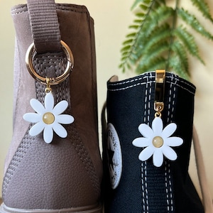 Daisy Flower Shoe Accessory | Pull Loop Tab Boot Charm, High Top Sneaker Clip (not a pair)