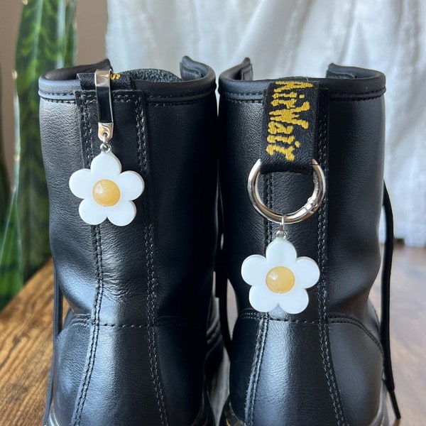 ONE Retro Flower Doc Martens Boot Charm Shoe Clip Accessory | Pull Loop, Shoe Charm, High Top Sneaker or Boot Clip (not a pair)