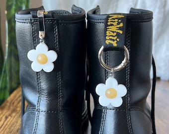 ONE Retro Flower Doc Martens Boot Charm Shoe Clip Accessory | Pull Loop, Shoe Charm, High Top Sneaker or Boot Clip (not a pair)