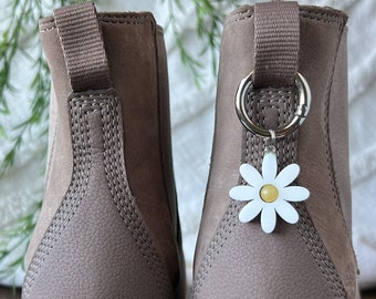 ONE Daisy with Honey Calcite Crystal Boot Charm, Pull Loop Charm, Shoe and Bag Charms, Boot or Sneaker Clip, Acrylic Keychain (not a pair)