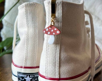 ONE Mushroom Shoe Clip, Shoe Charm, High Top Sneaker and Boot Clip, Acrylic Shoe Keychain (not a pair)