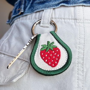 Accesorio de fresa / Llavero con parche, Decoración para bolso, Dije con tirador