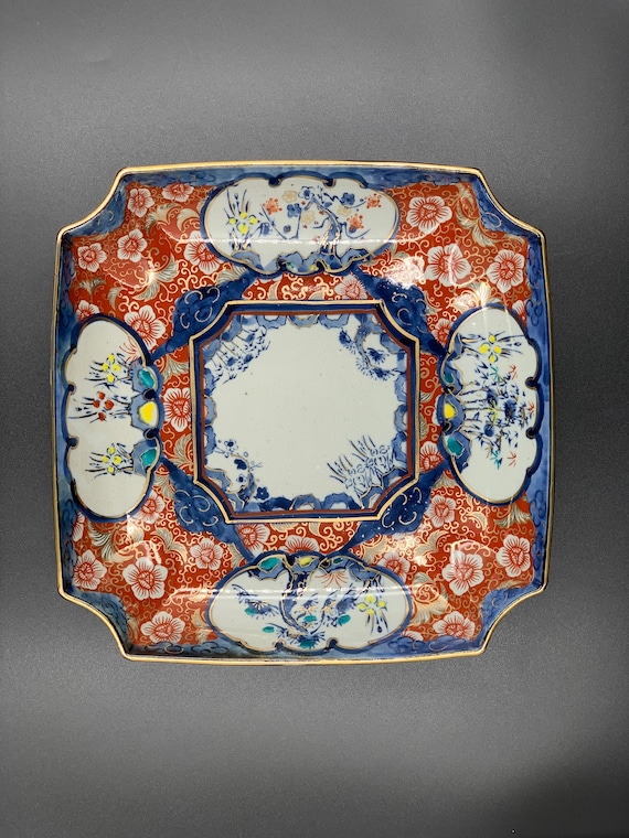 A Ceramic Plum Blossom Saucer with Bamboo Leaves Pattern