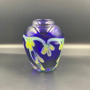 Beautiful Hand blown Murano Sommerso style art glass vase