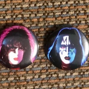 Set of 4- KISS 1” buttons (Rare) solo