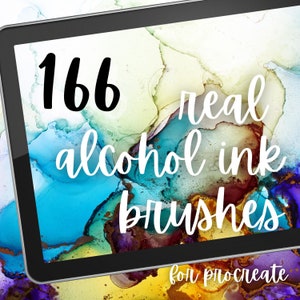 Puede incluir: Una tableta digital que muestra un fondo abstracto colorido con matices azules, amarillos y morados que se arremolinan. El texto "166 real alcohol ink brushes for procreate" se muestra en la pantalla.
