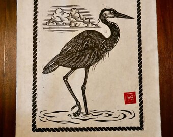 手描きの青サギのリノカット版画、自然をテーマにした壁掛けアート