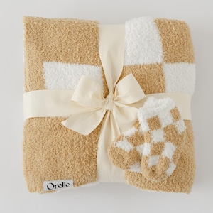 Orelle Karierte Babydecke & passende Socken