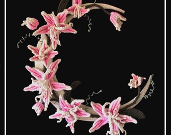 Painel de macramê para parede com flores, Lua grande em macramê para parede com flores, decoração de parede em macramê com flores rosa.