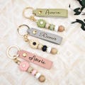 Personalised keyring, daisy beaded keyring, faux leather keyring, flower girl gift, teacher gift, birthday gift, beaded keyring product logo