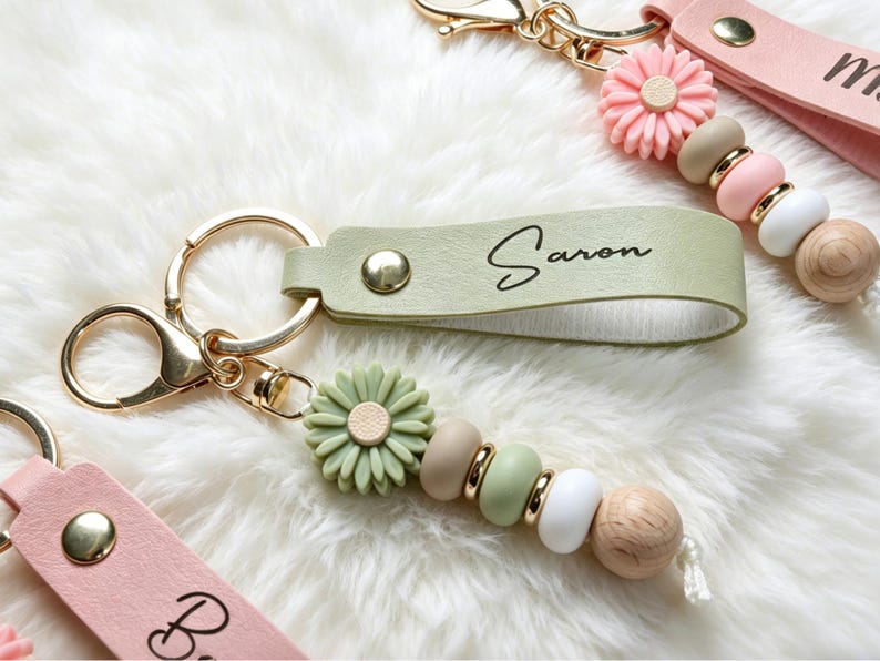 Personalised keyring, daisy beaded keyring, faux leather keyring, flower girl gift, teacher gift, birthday gift, beaded keyring image 5