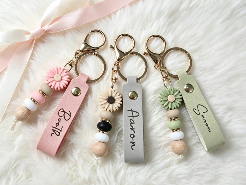 Personalised keyring, daisy beaded keyring, faux leather keyring, flower girl gift, teacher gift, birthday gift, beaded keyring image 6