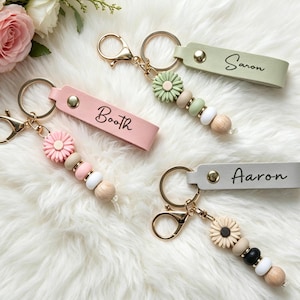 Personalised keyring, daisy beaded keyring, faux leather keyring, flower girl gift, teacher gift, birthday gift, beaded keyring image 2