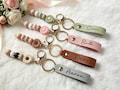 Personalised keyring, daisy beaded keyring, faux leather keyring, flower girl gift, teacher gift, birthday gift, beaded keyring product logo
