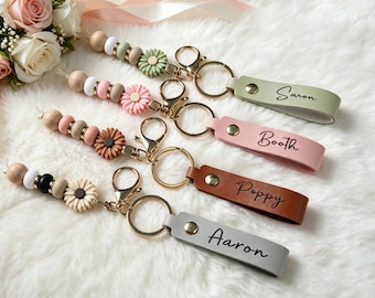 Porte-clés personnalisé, porte-clés marguerite, porte-clés en simili cuir, cadeau de demoiselle d'honneur, cadeau enseignant, cadeau d'anniversaire, porte-clés en perles