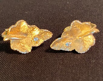 Signed Avon Goldtone Round Serrated Edge Clip Earrings